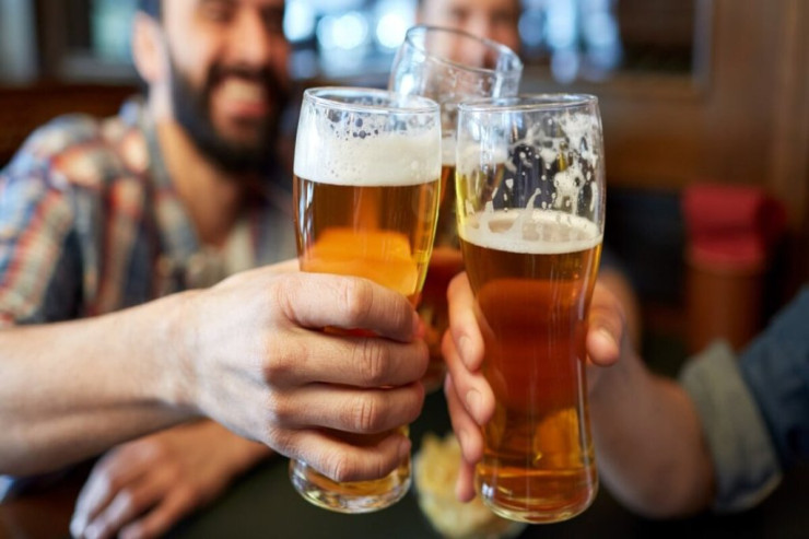 "Spirtli içki az içilsə belə bədənə ciddi ziyan vurur" - HƏKİM 