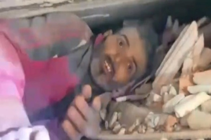 296 saatdan  sonra dağıntılar altından xilas edildi - VİDEO 