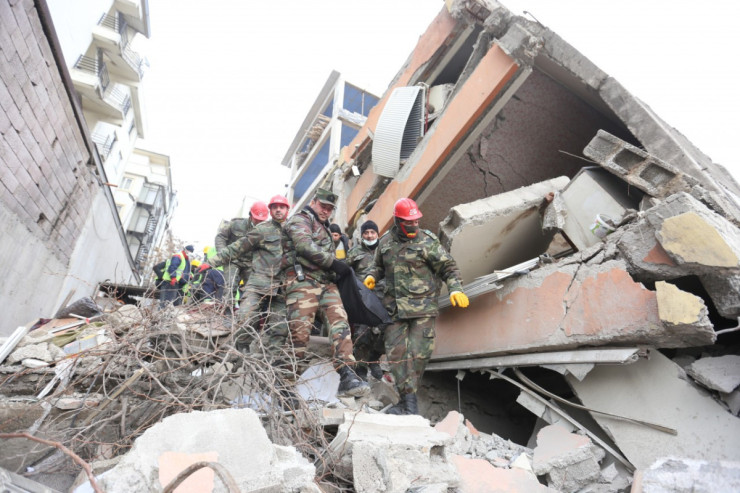 Xilasedicilərimiz Türkiyənin 2 şəhərində axtarış işləri keçirir - VİDEO 