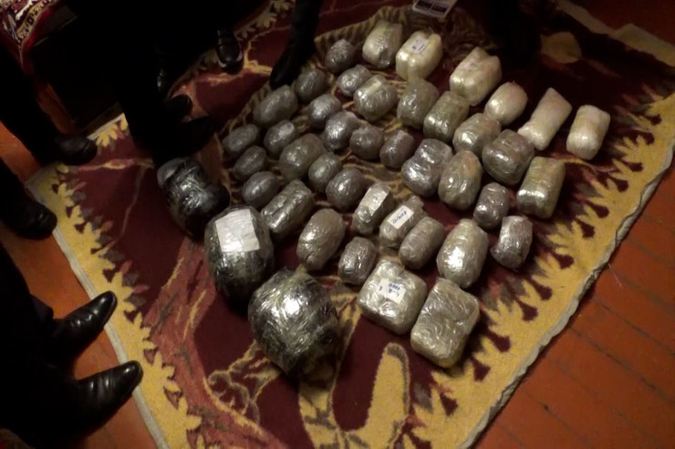 Polislər 20 kilodan çox narkotik  AŞKAR ETDİLƏR 