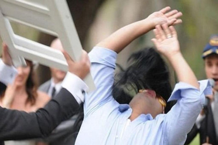 Bəyin bütün keçmiş sevgililəri toyu basdılar, görün nələr oldu...