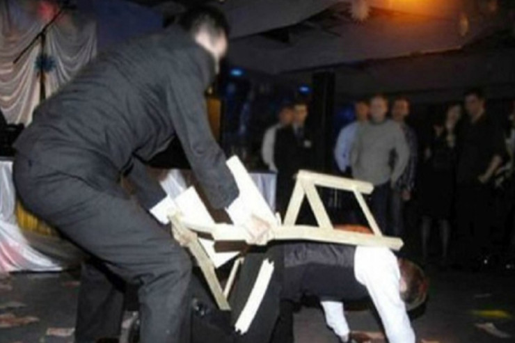 Bakıda restoranda DAVA:  Müdir işçiləri ilə birgə müştərini döydü