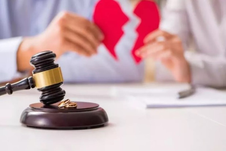 Bir il əvvəl ayrıldılar, indi  boşanırlar 