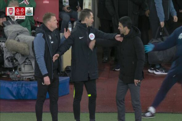 Məşqçilər mübahisə etdilər