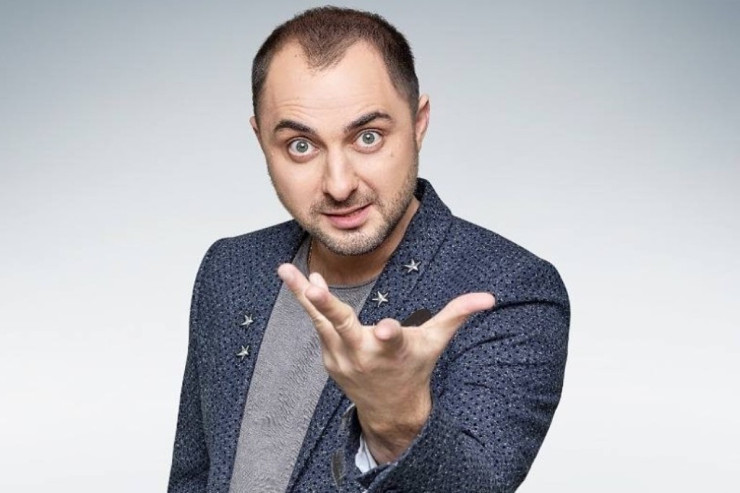 Məşhur komediya aktyoru səhnədəki  ədəbsiz zarafatlardan  danışdı