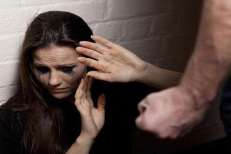 Bakıda bağ evində DƏHŞƏT:  qadını ölümlə hədələdilər