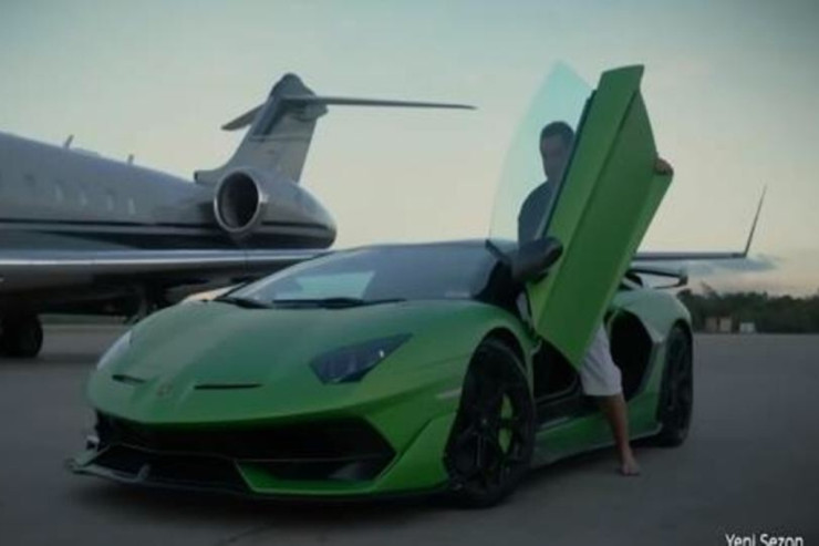 Acun Ilıcalı lüks arabalarının birindən düşüb o birinə mindi -FOTO 