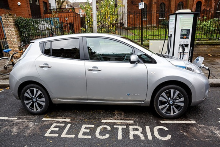 Dünyada elektriklə işləyən maşınlar nə qədər satılır? 