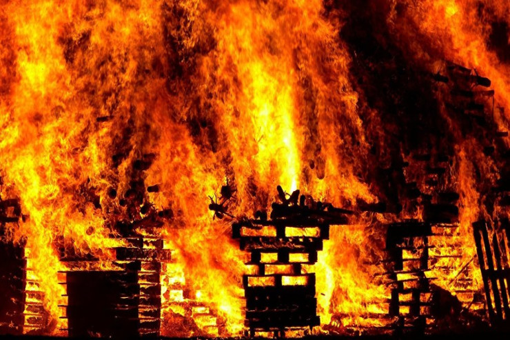 Bakıda evdə YANĞIN:  qadın yaralandı