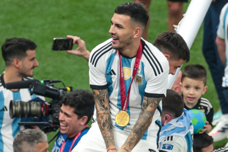 Argentina futbolçuları medallarını tərəzidə çəkdilər