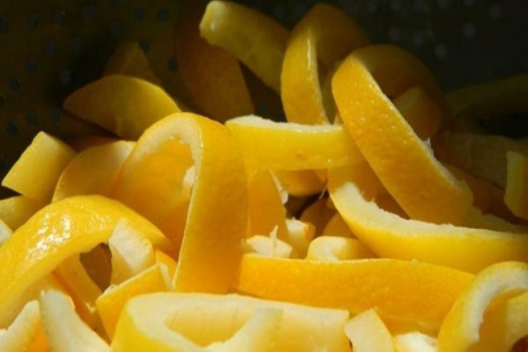 Limon qabığının faydaları  nələrdir? Həm yeməklərdə, həm təmizliklərdə...