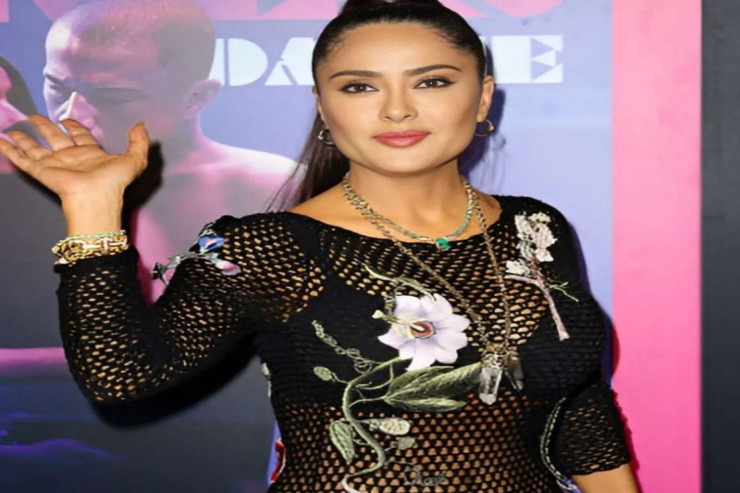 Selma Hayek geyimi ilə gecəyə  DAMĞA VURDU  - FOTO 