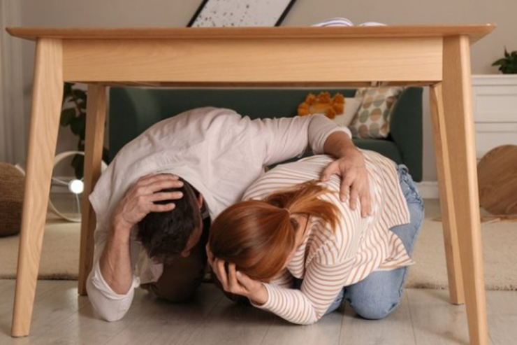 Zəlzələ zamanı bu qaydalara  əməl edin: Evdə və çöldə olduqda...