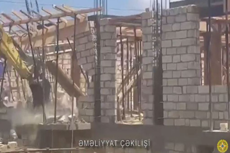 Üç rayonda qanunsuz tikililər söküldü - VİDEO 