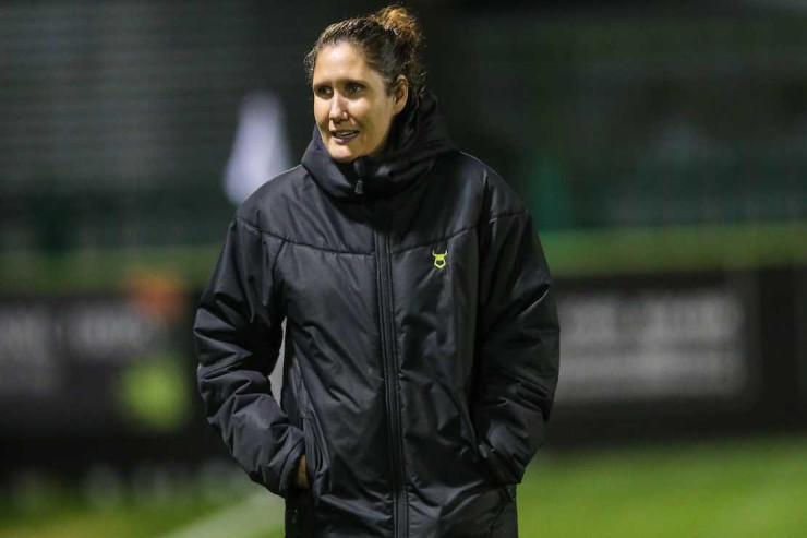 Qadını kişi futbolçulara baş məşqçi təyin etdilər: İLK DƏFƏ 