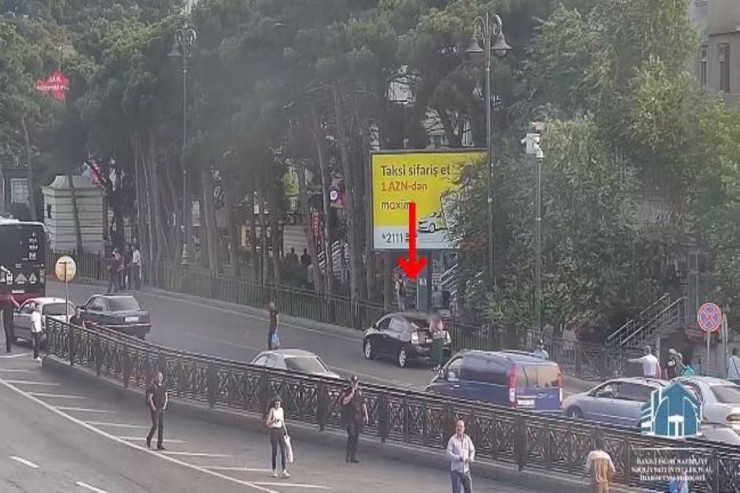 Bakıda geriyə sürülən "Prius" qadını vurdu - VİDEO 
