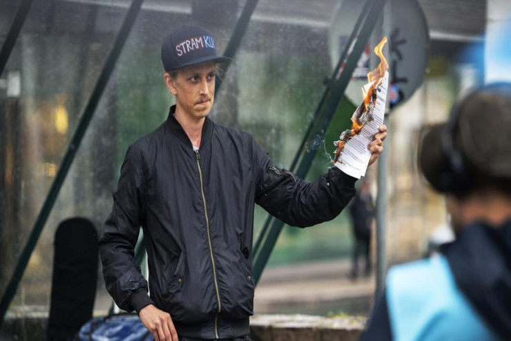 Bu dəfə Quran deyil, NATO-nun Nizamnaməsi yandırıldı  -FOTO 