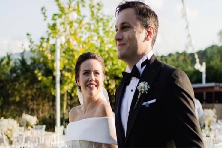 Tanınmış cütlük  bir ildən sonra   BOŞANDI