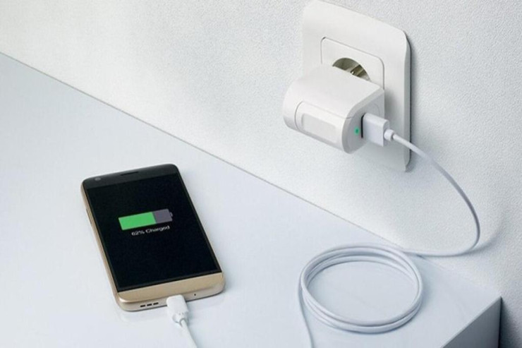 Telefonu şarj etməzdən  əvvəl bunu edin – Unutmayın