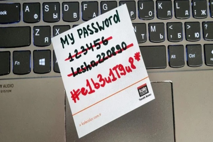 Mürəkkəb və  yaddaqalan parol   necə tapmaq olar?