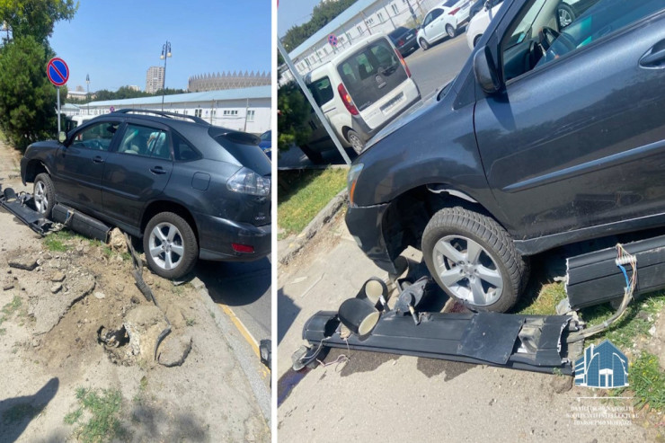 Bakıda toqquşan maşın işıqforu belə aşırdı - VİDEO 