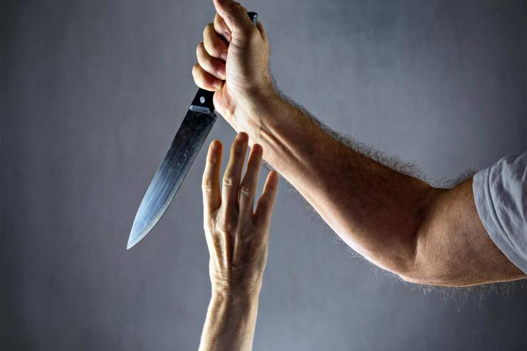 Bakıda  ata oğlunu   qanına qəltan etdi