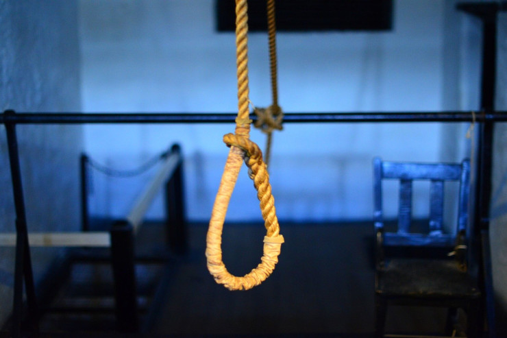 Bakıda  DƏHŞƏT:   Xəstəliyə dözə bilməyən kişi özünü öldürdü