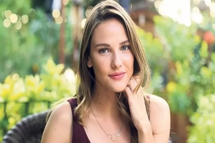 Tanınmış aktrisa  yeni sevgili   TAPDI