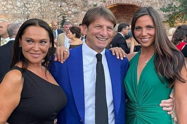 Hülya Afşarın keçmiş əri  yeni sevgilisi ilə   göründü