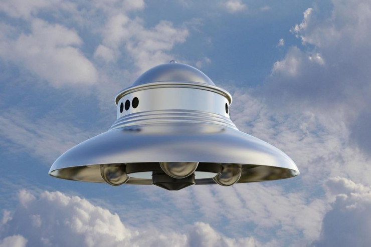 Keçmiş kəşfiyyatçı: ABŞ uçan naməlum obyekt əldə edib