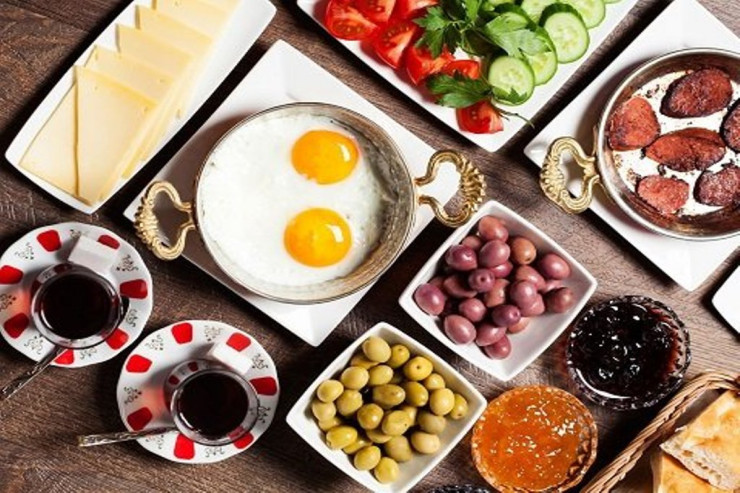 Arıqlamaq üçün səhər yeməyini  bu saatda yeyin 