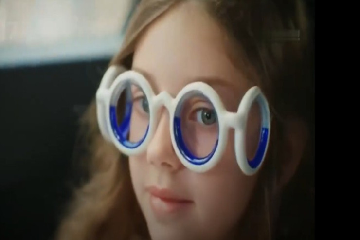 Avtomobildə, təyyarədə, gəmidə ürəyi bulananlar üçün xüsusi eynək 