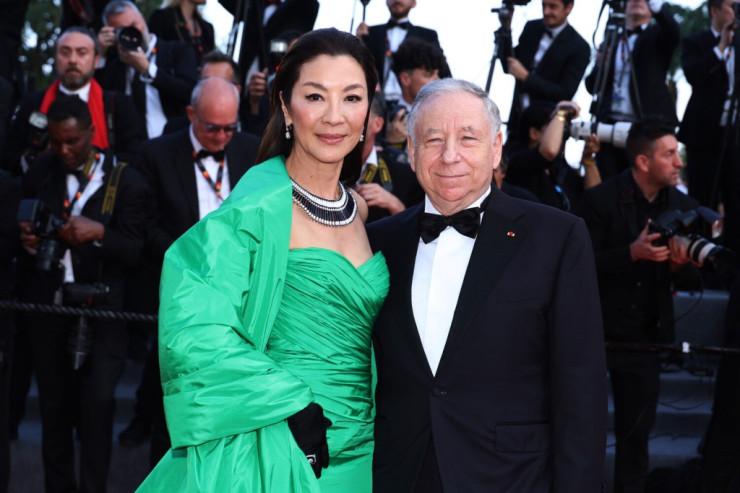 60 yaşlı “Oskar” mükafatçısı  19 il sevişdikdən   sonra ərə getdi