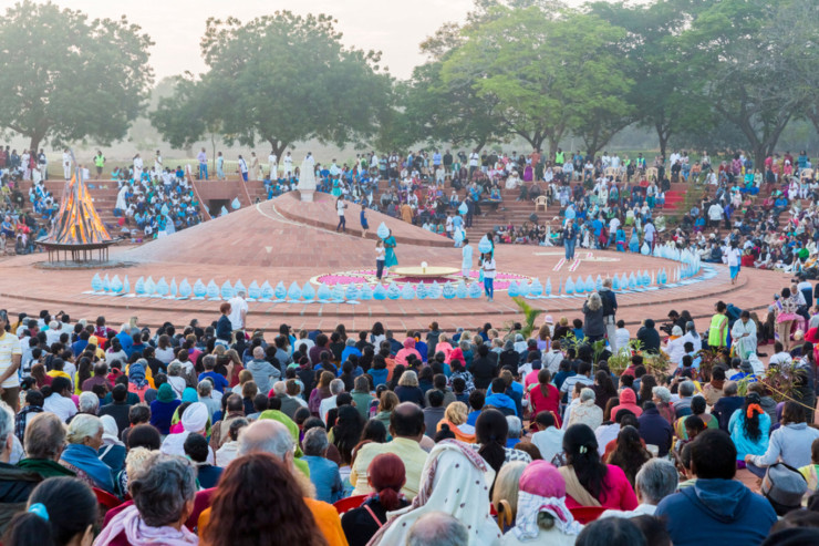 Bu şəhərdə pul, siyasət və din YOXDUR  - Sakinlər necə yaşayır?