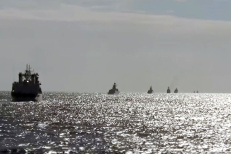 Çin kateri ABŞ-nin hərbi gəmisinin qarşısını belə kəsdi-VİDEO 