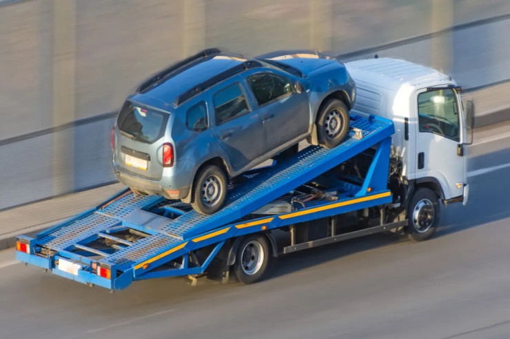 Oğrular"Land Cruiser"i evakuatorla qaçırdılar - VİDEO 