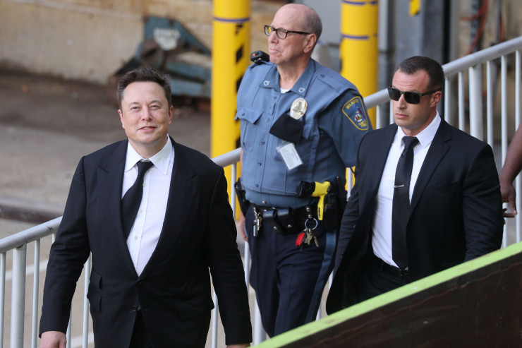 İlon Mask "Twitter"in ofisini tərk etdi