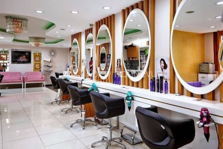 Bakıda yeniyetmə gözəllik salonlarında qadınları qarət etdi