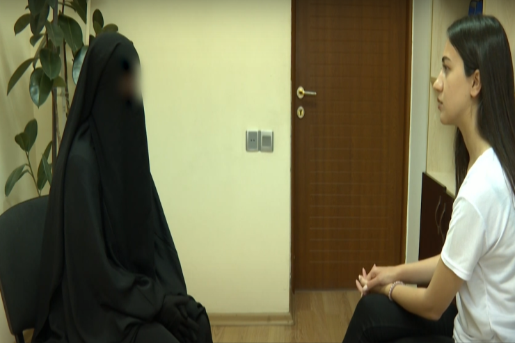 İŞİD-in azərbaycanlı qurbanları: İraqdan gətirilən qadınlar DANIŞDILAR  - VİDEO 