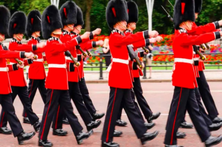 Rəsmi mərasimdə əsgərlər bayıldı-VİDEO 