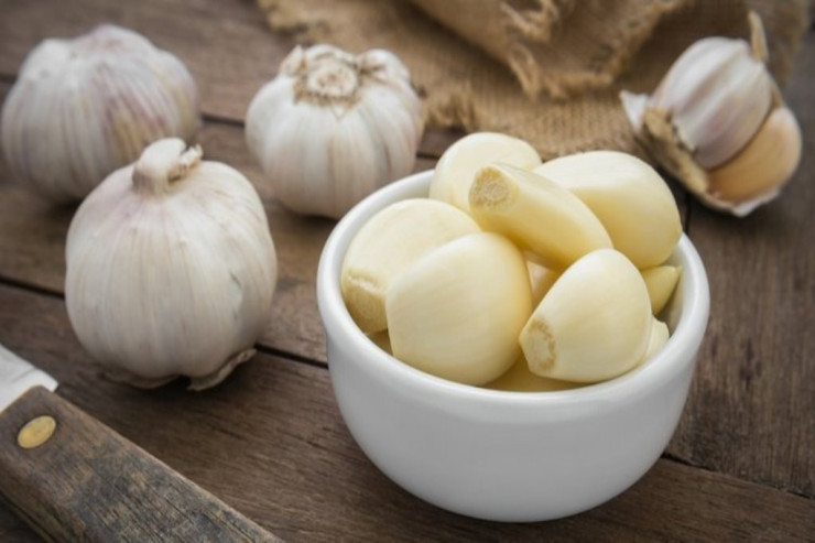  Sarımsağın   saçlar üçün faydaları