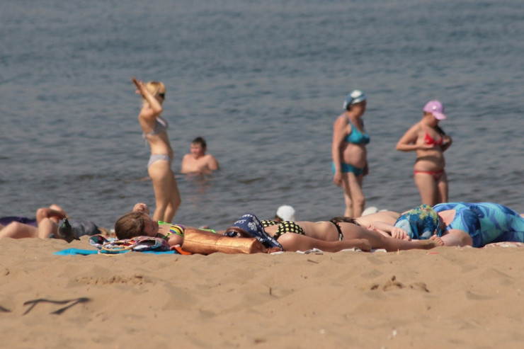 Çimərlikdə turistlər ŞOKA düşdülər: Okeandan  ayı sahilə   çıxanda... - VİDEO 