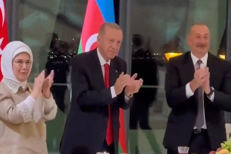 Ərdoğanla İlham Əliyev bu mahnını ayaq üstə alqışladı - VİDEO 