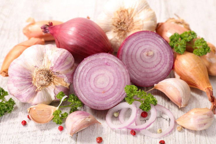Qadınlara  soğan və sarımsaq   yemək lazımdırmı? - CAVAB