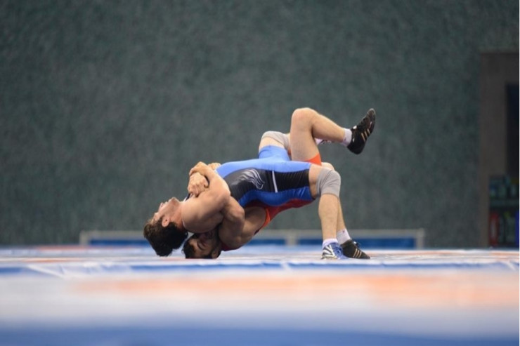 Güləşçimiz erməni rəqibini məğlub edərək finala çıxdı