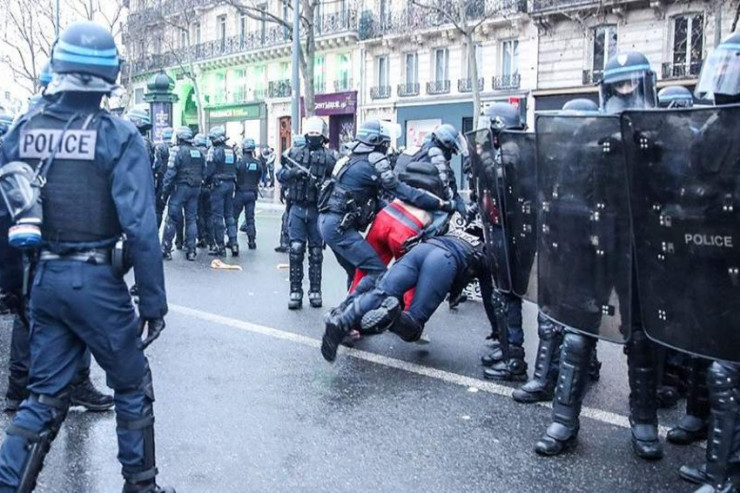 Yol tikintisinə etiraz:  12 jandarma... 