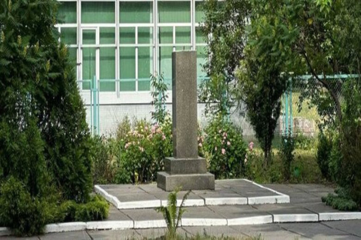 Sovet kosmonavtının büstü söküldü-FOTO 