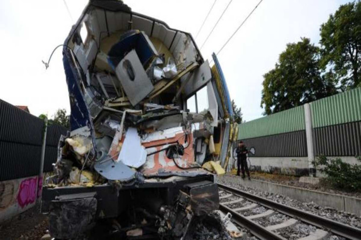 Qatarla yük maşını toqquşdu,  20-dən çox insan...  