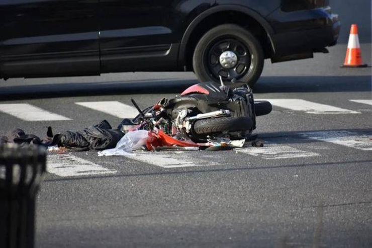 Mopedlə avtomobil TOQQUŞDU:  Ölən var