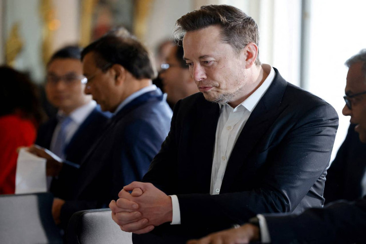 Anası İlon Maska Mark Zukerberqlə döyüşməyi QADAĞAN ETDİ 